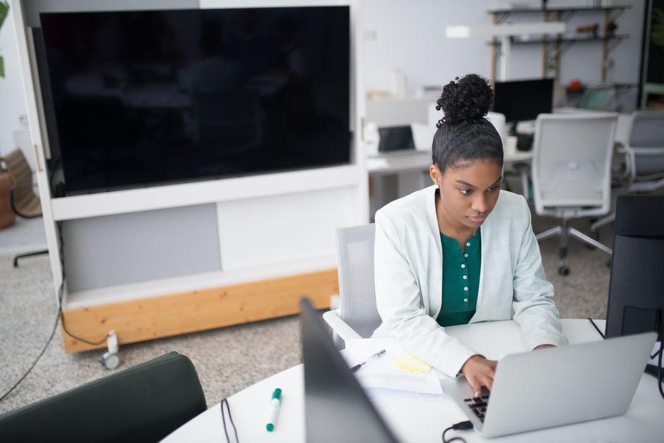 Complément de salaire en freelance : comment se lancer sans perdre son job en 2026
