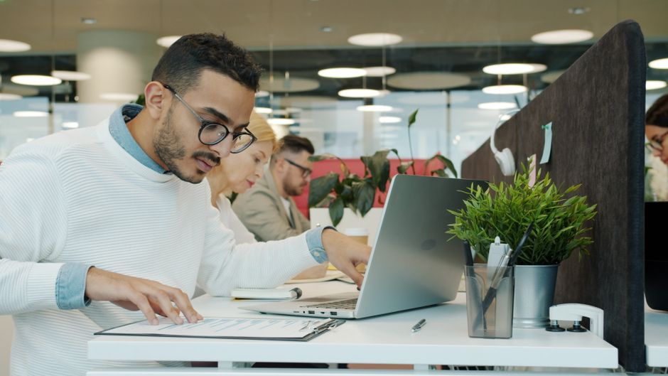 Freelance débutant 2026 : se lancer sans diplôme ni stress